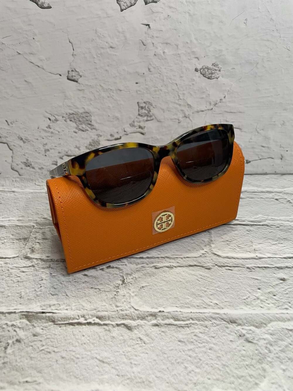 Tory Burch Tortoiseshell Cat Eye Sunglasses with Logo Case